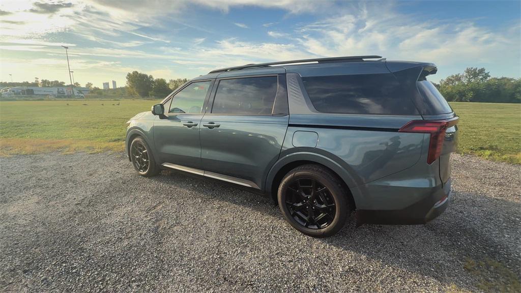 used 2025 Kia Carnival car, priced at $46,477