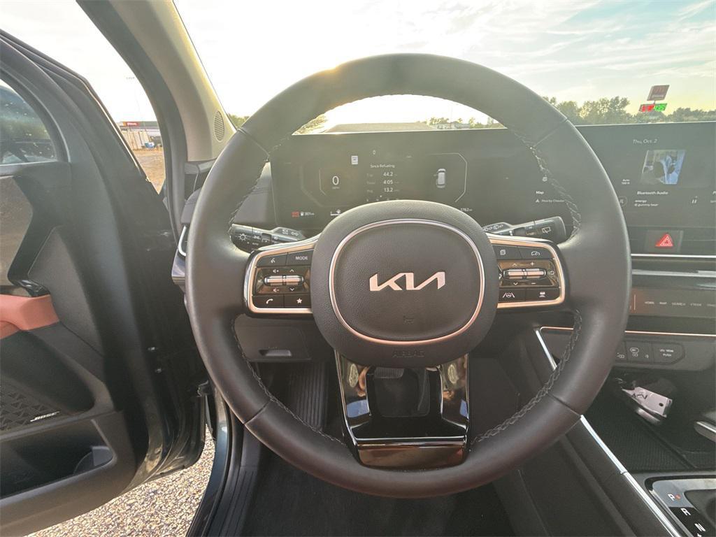 used 2025 Kia Carnival car, priced at $46,477