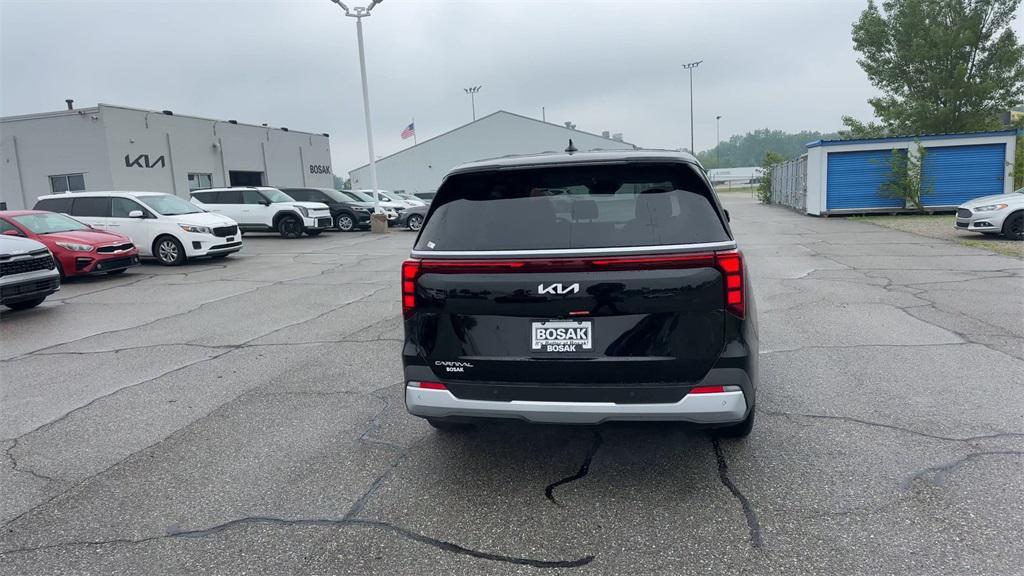 new 2025 Kia Carnival car, priced at $39,998