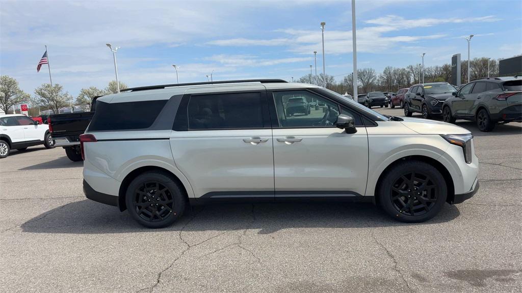 new 2025 Kia Carnival Hybrid car, priced at $53,021