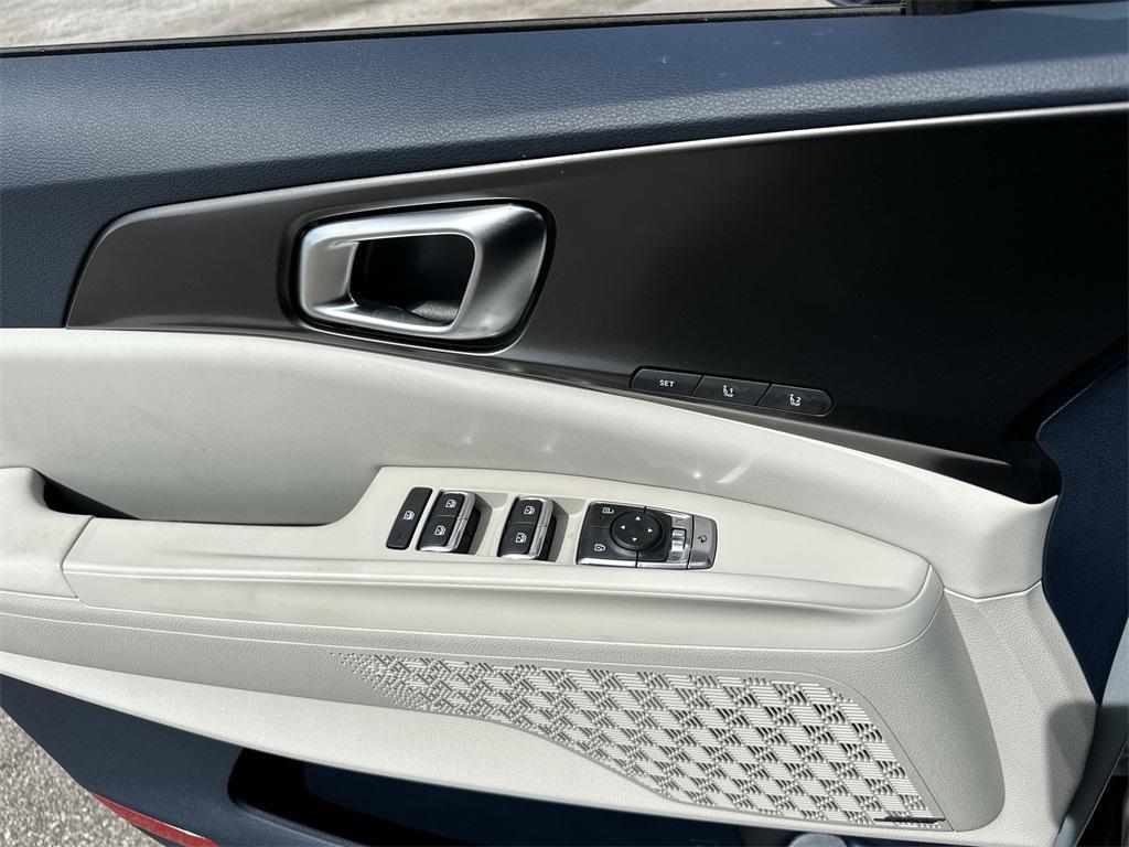new 2025 Kia Carnival Hybrid car, priced at $53,021