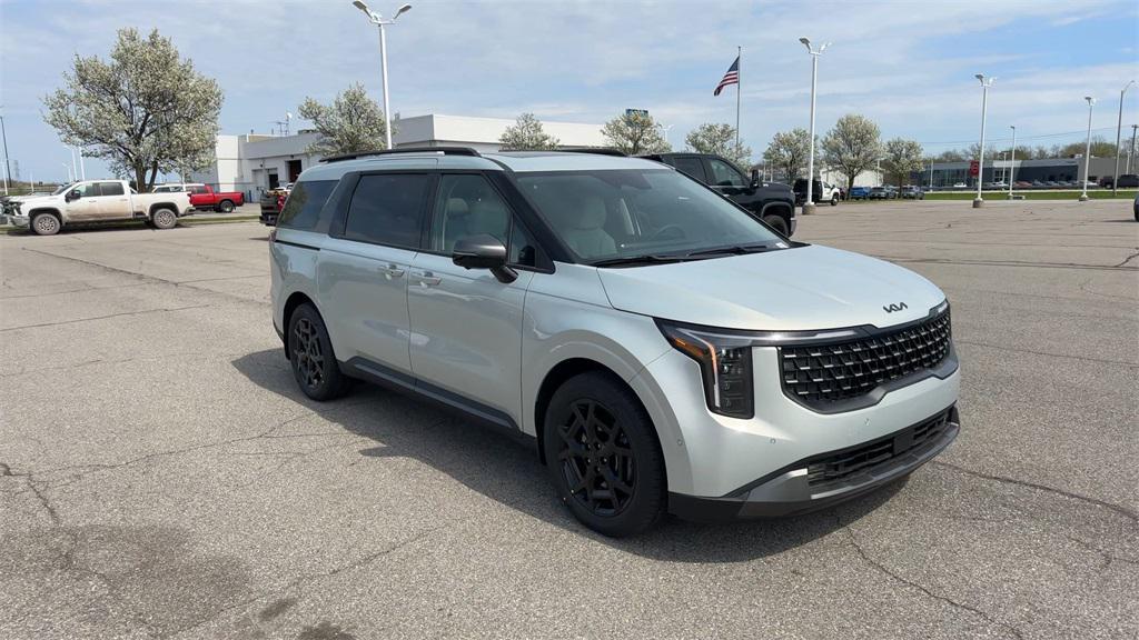 new 2025 Kia Carnival Hybrid car, priced at $53,021
