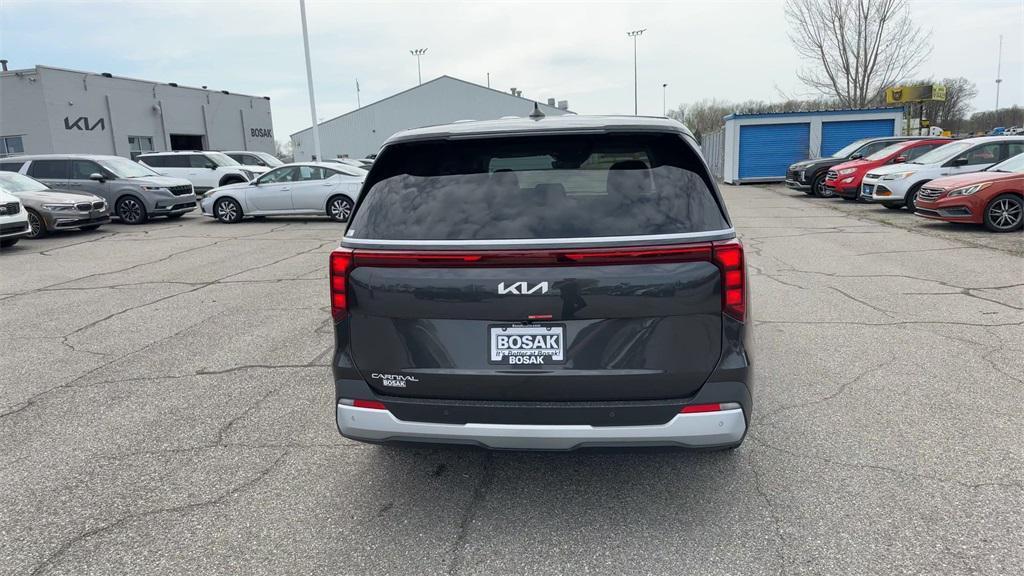 new 2025 Kia Carnival car, priced at $39,163