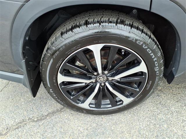 used 2022 Toyota Highlander car, priced at $37,055