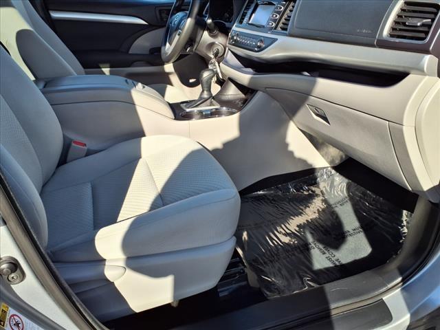 used 2015 Toyota Highlander car, priced at $17,128