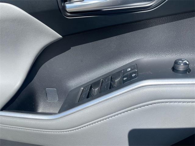 used 2023 Toyota Highlander car, priced at $34,412