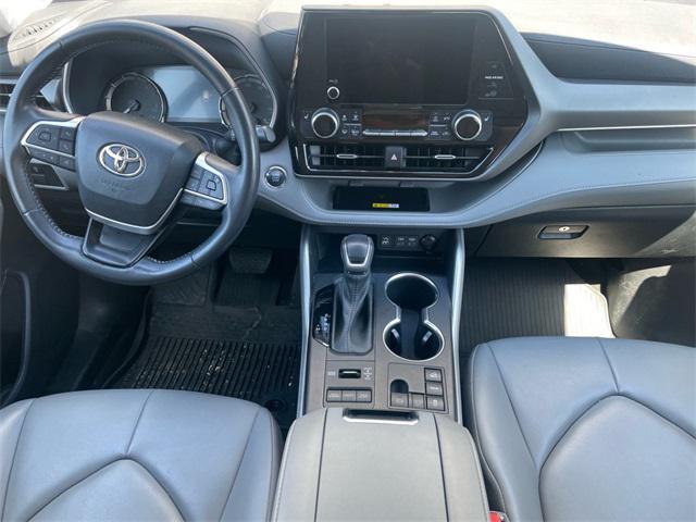 used 2023 Toyota Highlander car, priced at $34,412