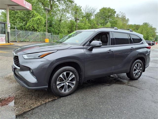 used 2022 Toyota Highlander car, priced at $36,751
