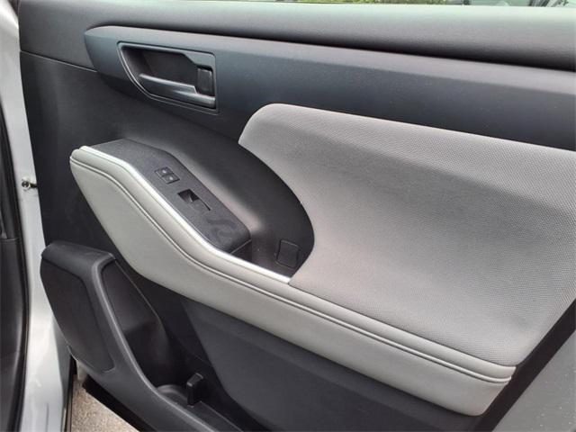 used 2022 Toyota Highlander car, priced at $31,521