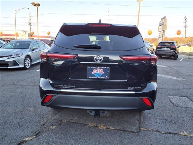 used 2022 Toyota Highlander car, priced at $36,097