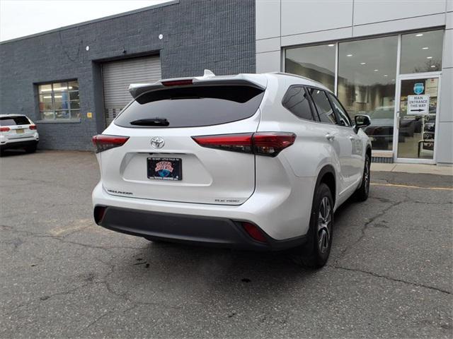 used 2023 Toyota Highlander car, priced at $35,008