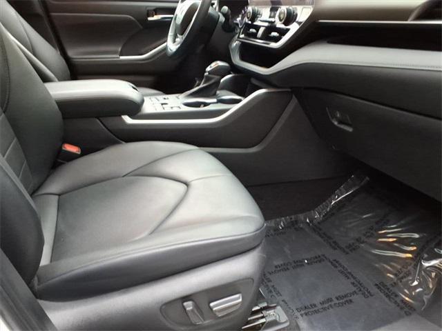 used 2023 Toyota Highlander car, priced at $35,008