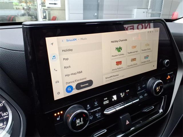 used 2023 Toyota Highlander car, priced at $35,008