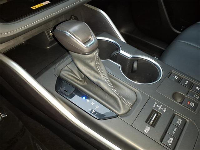 used 2023 Toyota Highlander car, priced at $35,008