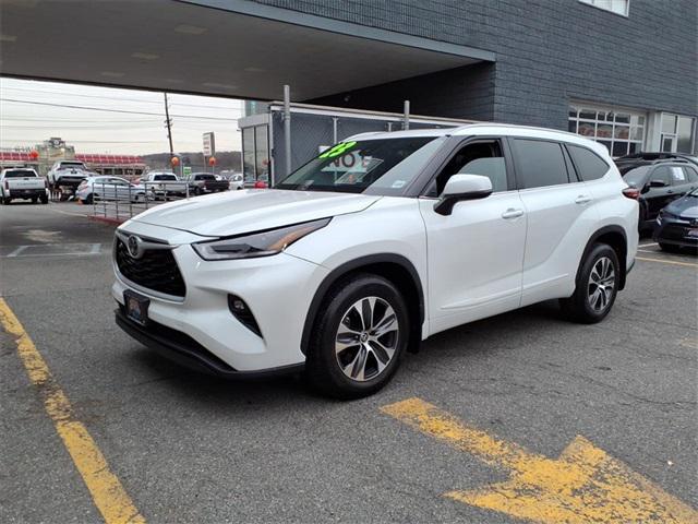 used 2023 Toyota Highlander car, priced at $35,008
