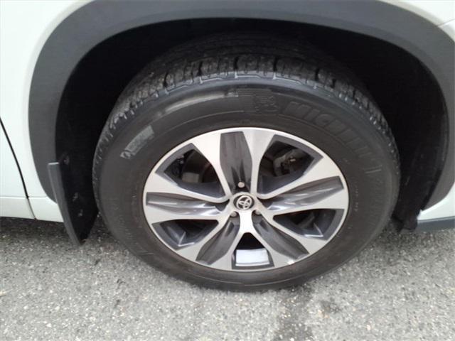 used 2023 Toyota Highlander car, priced at $35,008