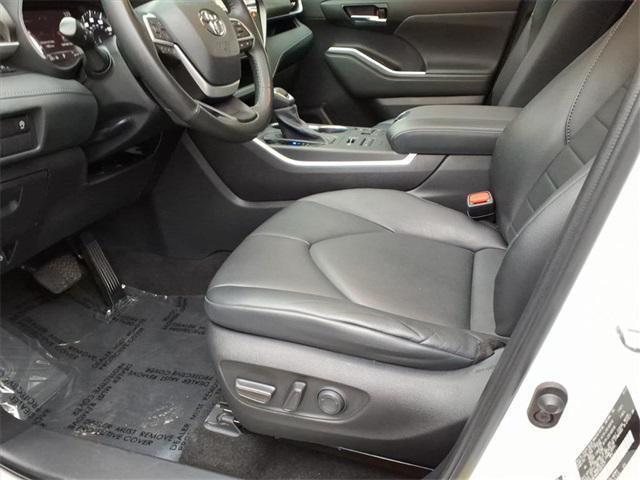used 2023 Toyota Highlander car, priced at $35,008