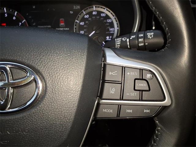 used 2023 Toyota Highlander car, priced at $35,008