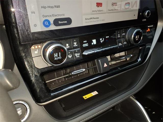 used 2023 Toyota Highlander car, priced at $35,008