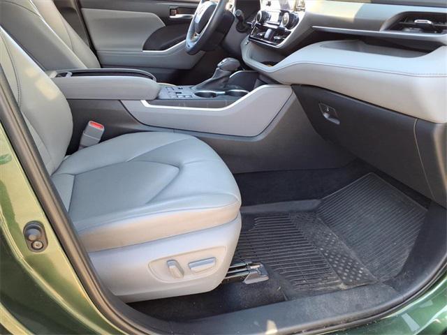 used 2023 Toyota Highlander car, priced at $33,306
