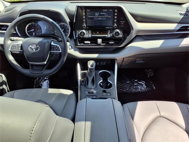 used 2022 Toyota Highlander car, priced at $37,073