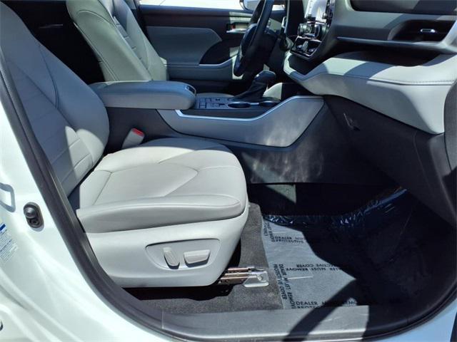 used 2022 Toyota Highlander car, priced at $37,073