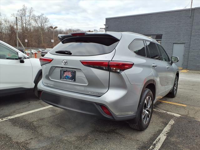 used 2022 Toyota Highlander car, priced at $37,320