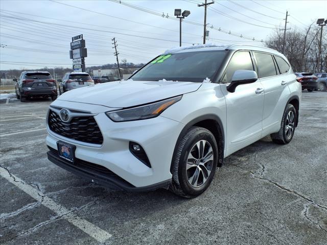 used 2022 Toyota Highlander car, priced at $35,062