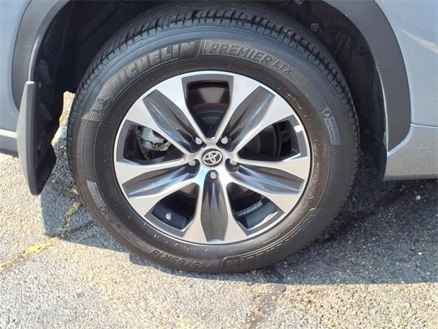 used 2023 Toyota Highlander car, priced at $39,057