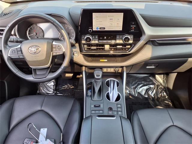 used 2023 Toyota Highlander car, priced at $39,057