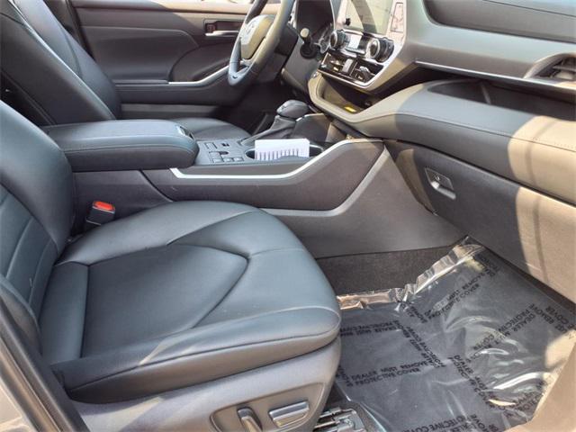 used 2023 Toyota Highlander car, priced at $39,057