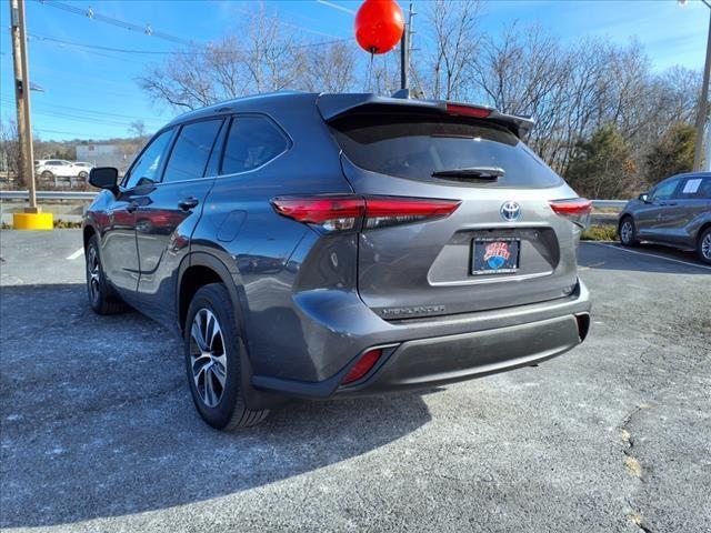 used 2021 Toyota Highlander Hybrid car, priced at $37,703