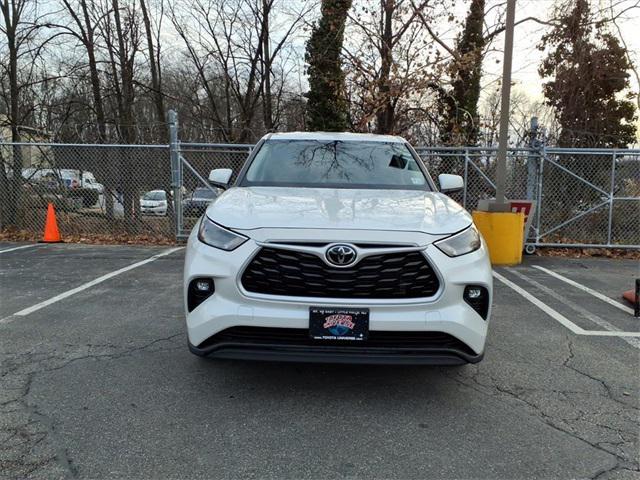 used 2023 Toyota Highlander car, priced at $32,425