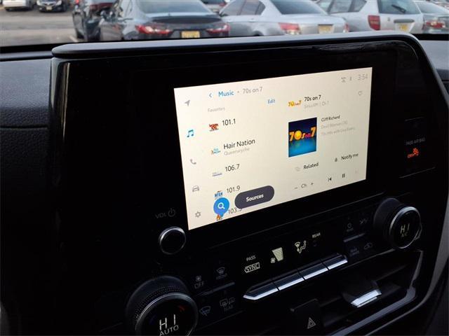 used 2023 Toyota Highlander car, priced at $32,425