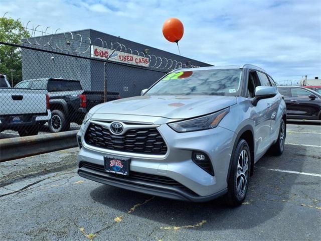 used 2022 Toyota Highlander car, priced at $35,732