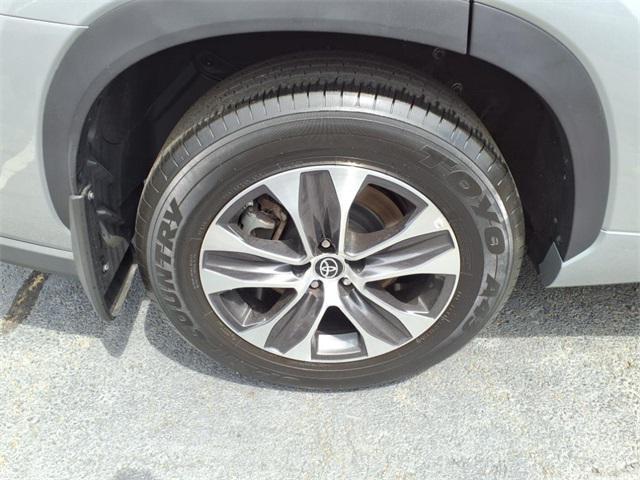 used 2022 Toyota Highlander car, priced at $35,732