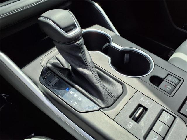 used 2022 Toyota Highlander car, priced at $35,732