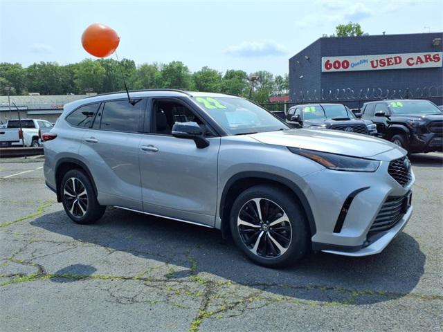 used 2022 Toyota Highlander car, priced at $39,092