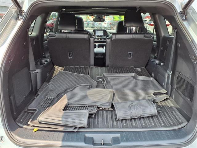 used 2022 Toyota Highlander car, priced at $39,092