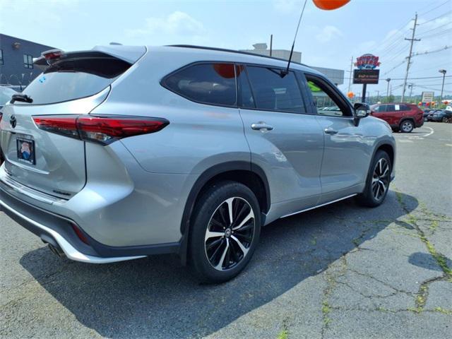 used 2022 Toyota Highlander car, priced at $39,092