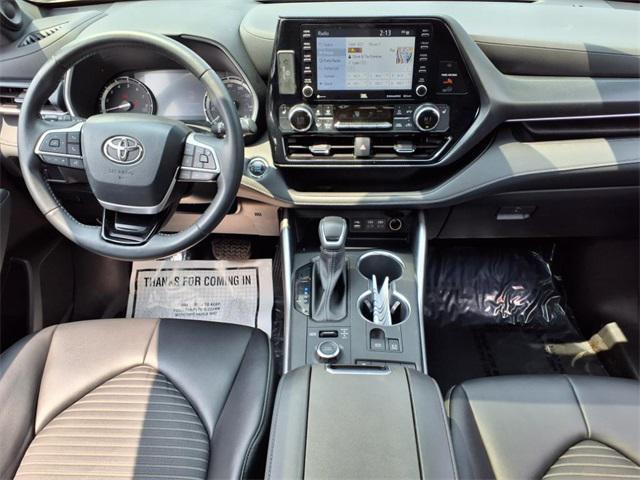 used 2022 Toyota Highlander car, priced at $39,092