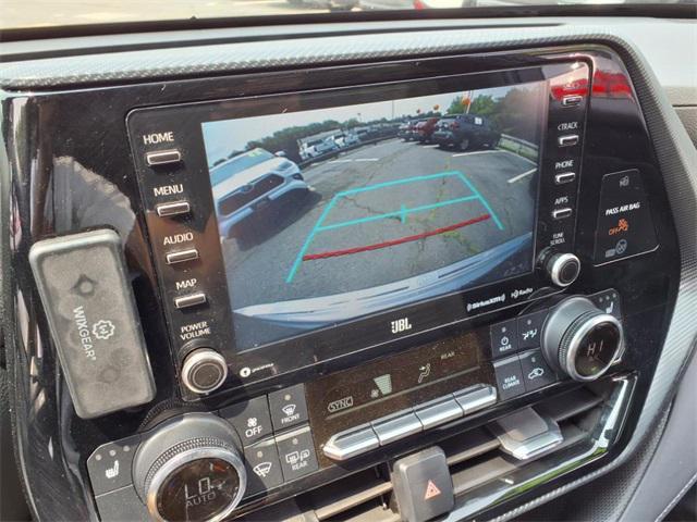 used 2022 Toyota Highlander car, priced at $39,092