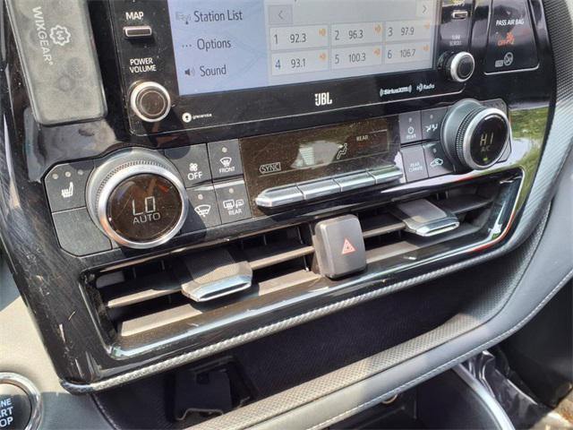 used 2022 Toyota Highlander car, priced at $39,092