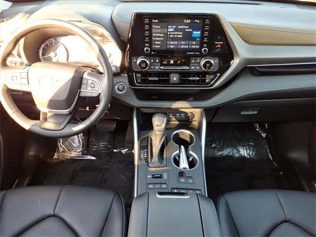 used 2022 Toyota Highlander car, priced at $36,010