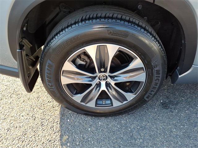 used 2022 Toyota Highlander car, priced at $36,010