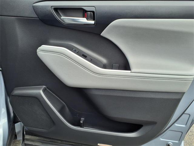 used 2022 Toyota Highlander Hybrid car, priced at $38,440