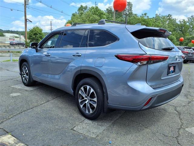 used 2022 Toyota Highlander Hybrid car, priced at $38,440