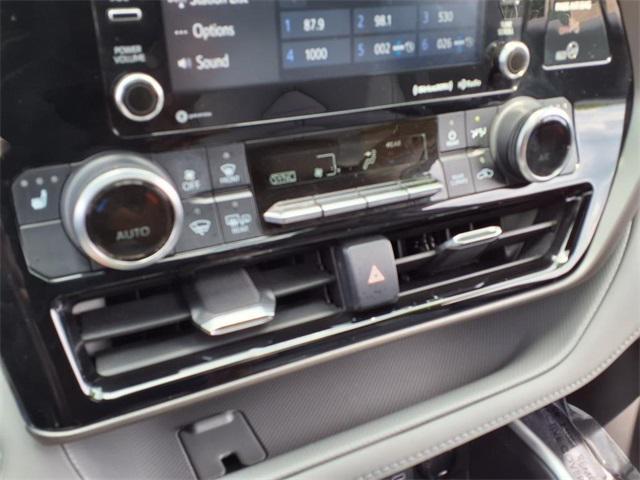 used 2022 Toyota Highlander Hybrid car, priced at $38,440