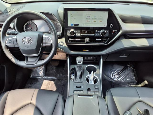 used 2023 Toyota Highlander car, priced at $39,902