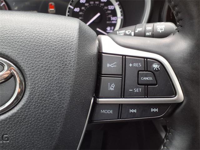 used 2022 Toyota Highlander car, priced at $33,688